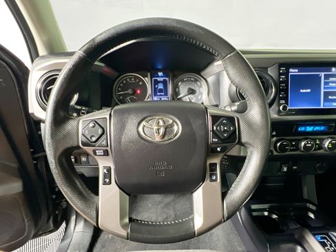 Used 2022 Toyota Tacoma SR5 w/ Technology Package RWD image 17