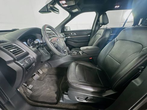 Used 2018 Ford Explorer Limited w/ Equipment Group 301A FWD image 13