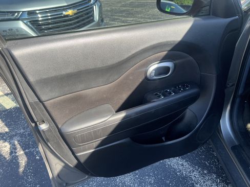 Used 2017 Kia Soul FWD image 8
