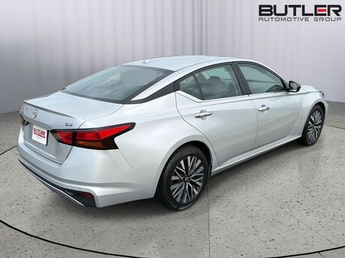 Used 2024 Nissan Altima 2.5 SV FWD image 6