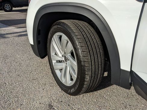 Used 2023 Volkswagen Atlas Cross Sport SE image 35