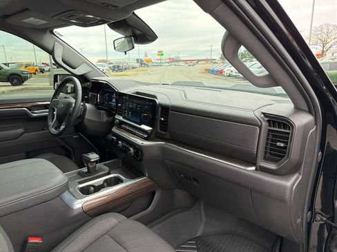 Used 2024 Chevrolet Silverado 1500 LT Trail Boss w/ Convenience Package II image 22