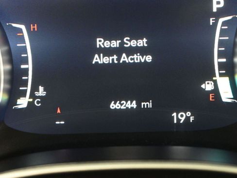 Used 2024 Chrysler Pacifica Touring-L image 23