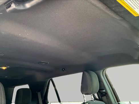 Used 2018 Ford Explorer XLT w/ Equipment Group 201A AWD/4WD image 14