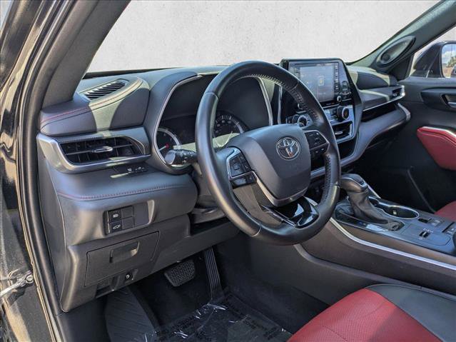 Used 2021 Toyota Highlander XSE FWD image 10