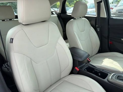 Used 2018 Ford Focus Titanium FWD image 29
