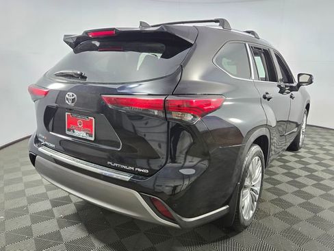 Used 2023 Toyota Highlander Platinum image 9