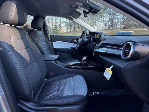 Used 2025 Chevrolet Trax LT w/ Driver Confidence Package image 13