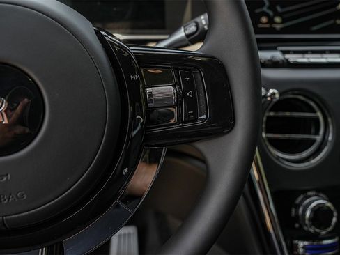 New 2025 Rolls-Royce Cullinan image 26