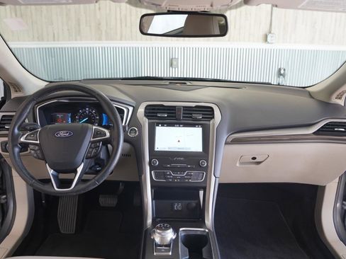 Used 2019 Ford Fusion SEL FWD image 17