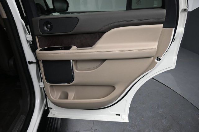 Certified 2023 Lincoln Navigator Reserve RWD image 31