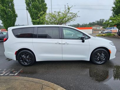 Used 2024 Chrysler Pacifica Limited