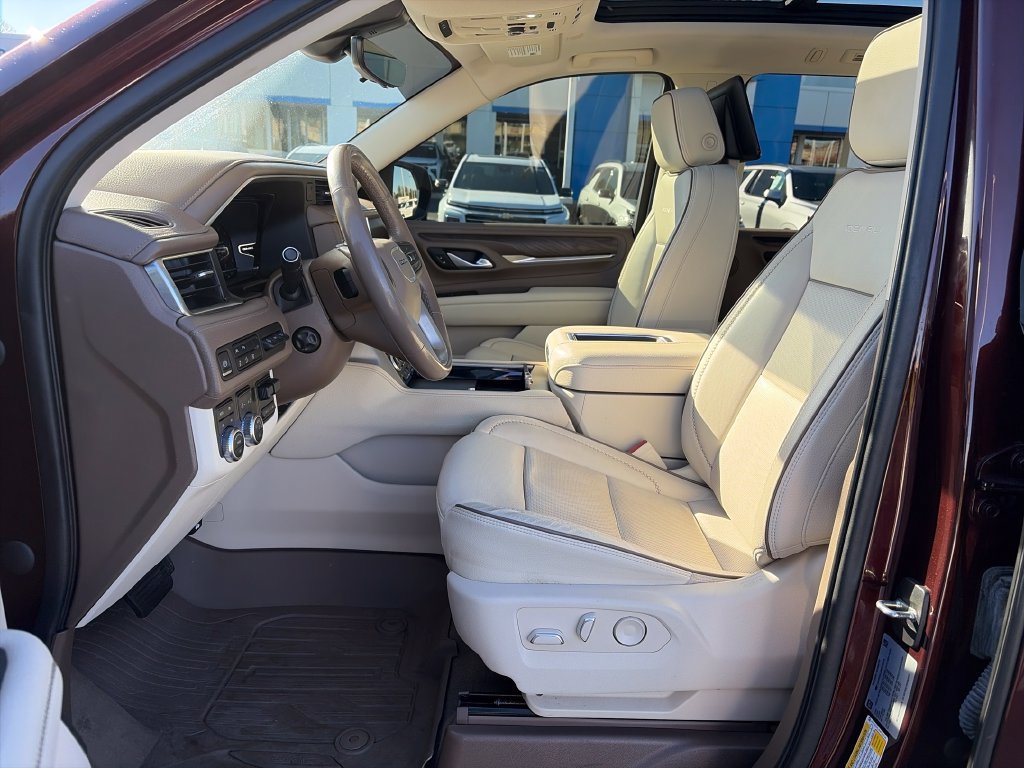 Used 2022 GMC Yukon Denali w/ Denali Ultimate Package AWD/4WD image 18