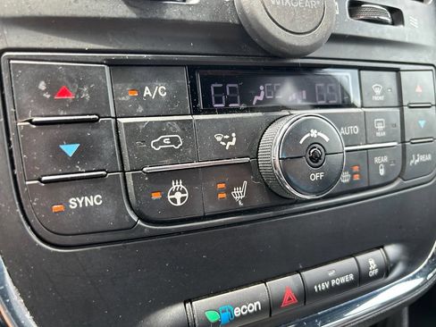 Used 2018 Dodge Grand Caravan GT FWD image 29