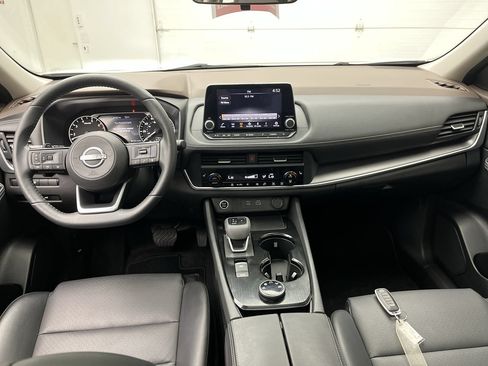 Used 2023 Nissan Rogue SV w/ SV Premium B Package AWD/4WD image 4