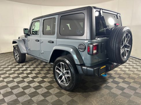 Used 2024 Jeep Wrangler Unlimited w/ Convenience Group AWD/4WD image 4