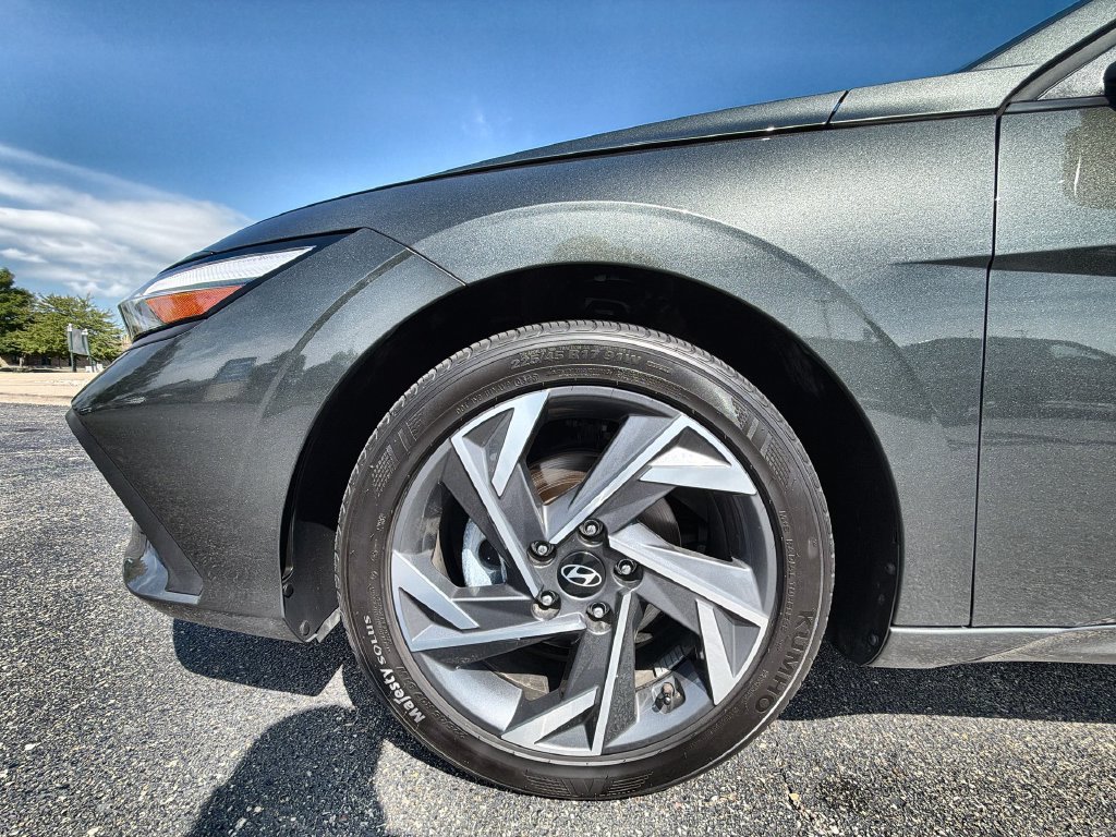 Used 2025 Hyundai Elantra Sport FWD image 17