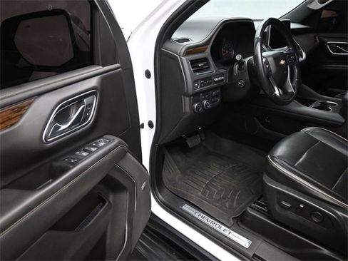 Used 2021 Chevrolet Suburban Premier w/ Premium Package image 15