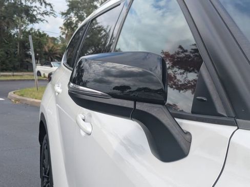Used 2023 Toyota Highlander XSE FWD image 12