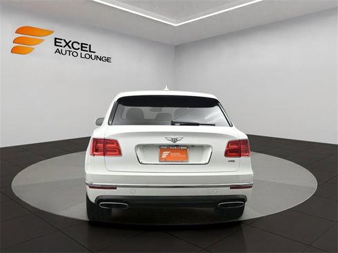 Used 2018 Bentley Bentayga image 4