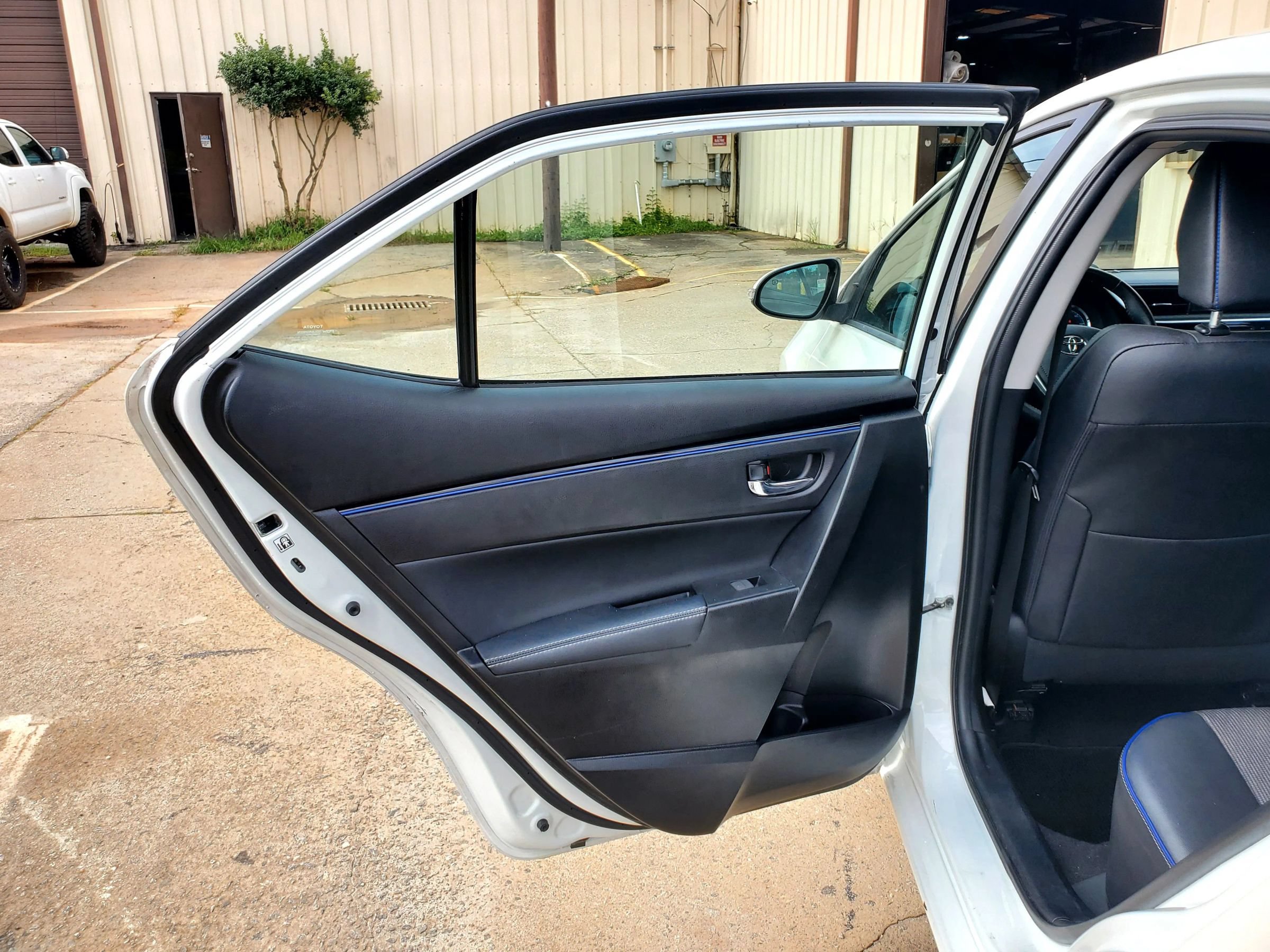 Used 2017 Toyota Corolla SE FWD image 20
