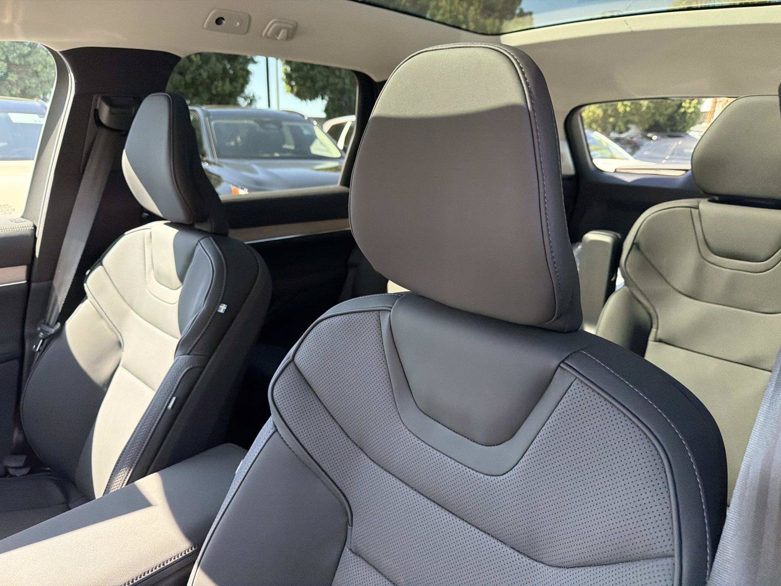 New 2026 Volvo EX90 Plus AWD/4WD image 15