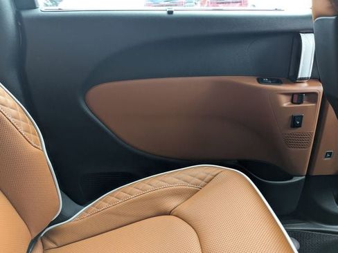 New 2026 Chrysler Pacifica Pinnacle image 24