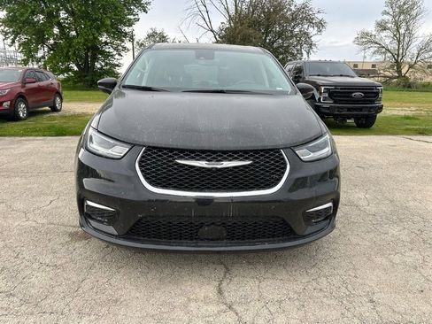 Used 2024 Chrysler Pacifica Touring-L FWD image 14