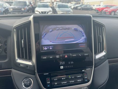Used 2021 Toyota Land Cruiser image 19