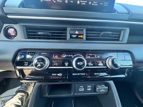 Used 2025 Honda Pilot Black Edition image 13