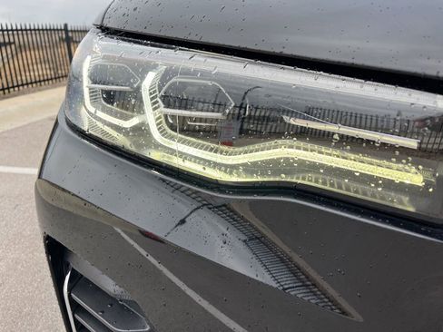 Used 2022 BMW X7 xDrive40i w/ Parking Assistance Package image 16