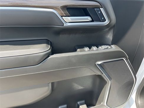 Used 2025 Chevrolet Silverado 1500 LT image 12