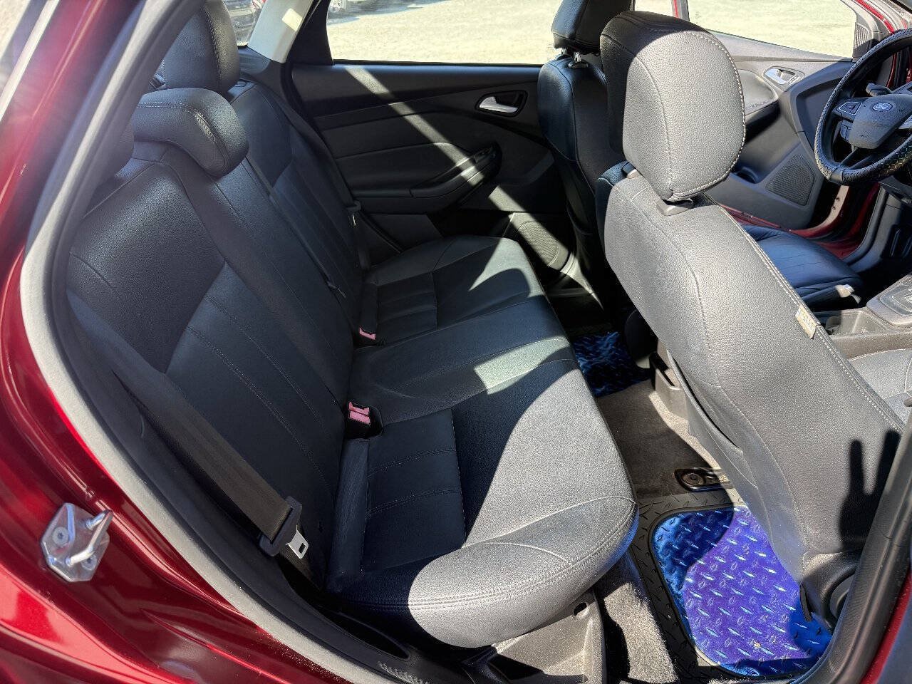 Used 2015 Ford Focus SE FWD image 20
