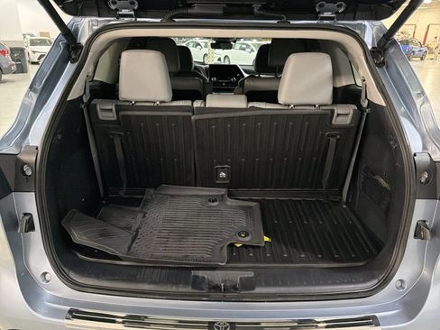 Used 2024 Toyota Highlander Platinum AWD/4WD image 13