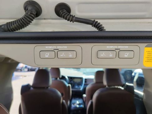 Used 2017 Toyota Sienna Limited Premium w/ Advanced Technology Package FWD image 27