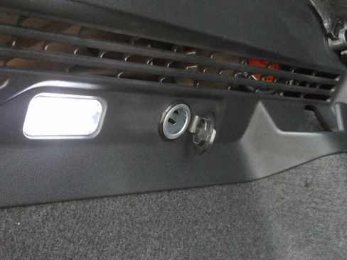 Used 2022 Volkswagen ID.4 Pro image 21