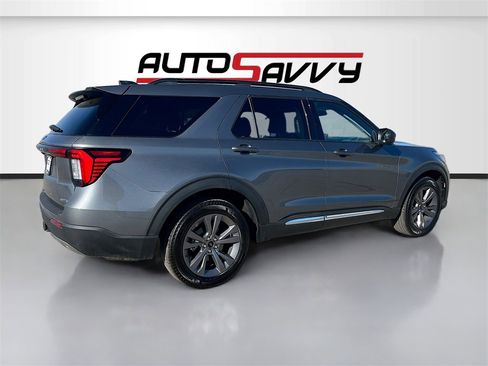 Used 2025 Ford Explorer Active w/ Active Comfort Package image 7