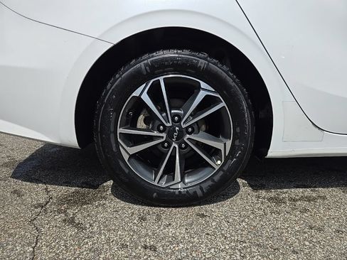 Certified 2024 Kia Forte LXS FWD image 11