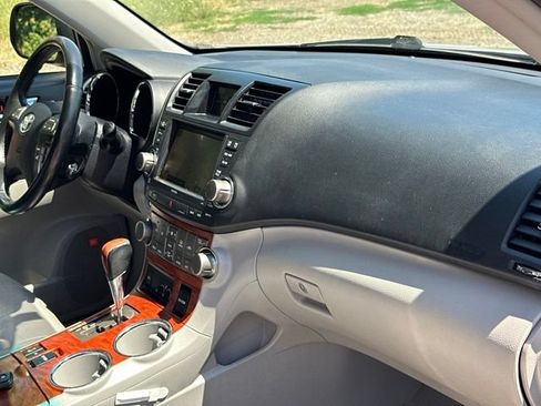 Used 2010 Toyota Highlander Limited AWD/4WD image 28
