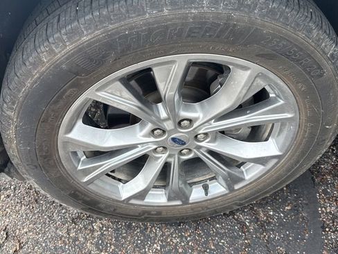 Used 2024 Ford Explorer XLT w/ Equipment Group 202A RWD image 7