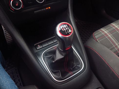 Used 2012 Volkswagen Golf 4-Door FWD image 10