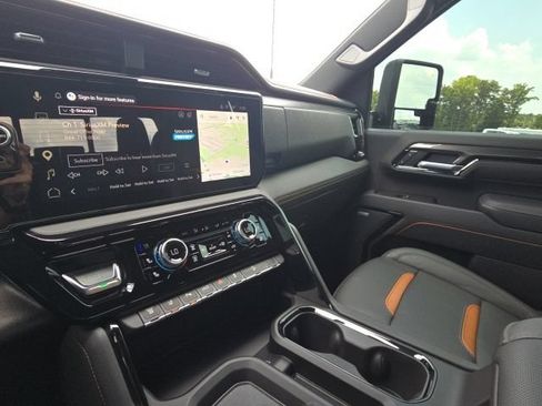 Used 2025 GMC Sierra 3500 AT4 w/ Technology Package AWD/4WD image 30