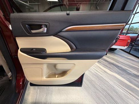 Used 2018 Toyota Highlander Limited AWD/4WD image 48
