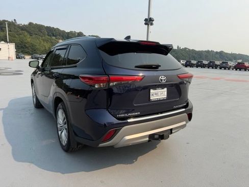 Used 2022 Toyota Highlander Platinum AWD/4WD image 5