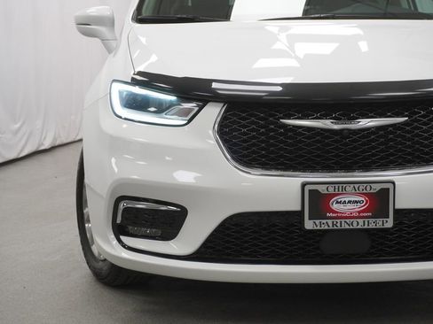 Used 2022 Chrysler Pacifica Touring-L AWD/4WD image 6