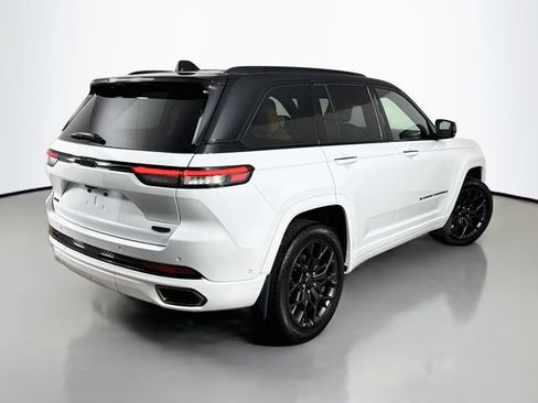 Used 2025 Jeep Grand Cherokee Summit w/ Obsidian Package AWD/4WD image 7