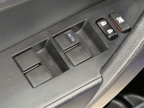 Used 2017 Toyota Corolla SE image 16