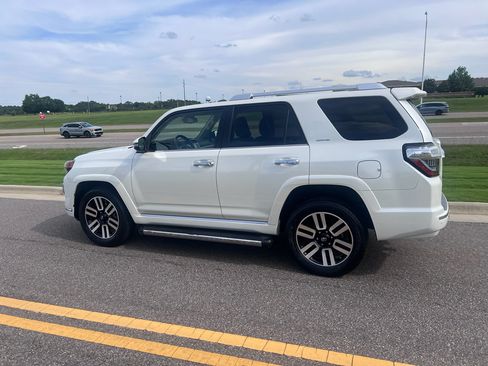 Used 2022 Toyota 4Runner Limited AWD/4WD image 6