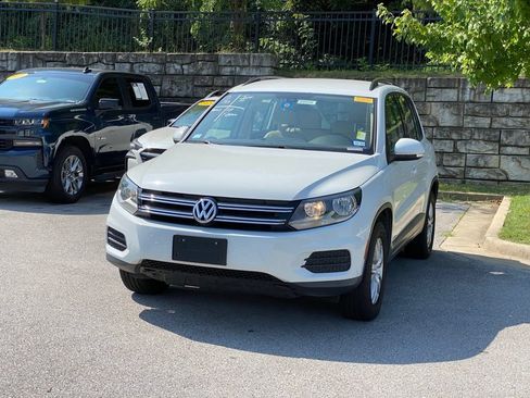 Used 2016 Volkswagen Tiguan S FWD image 3