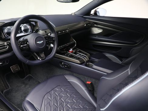 Used 2025 Aston Martin Vanquish RWD image 13